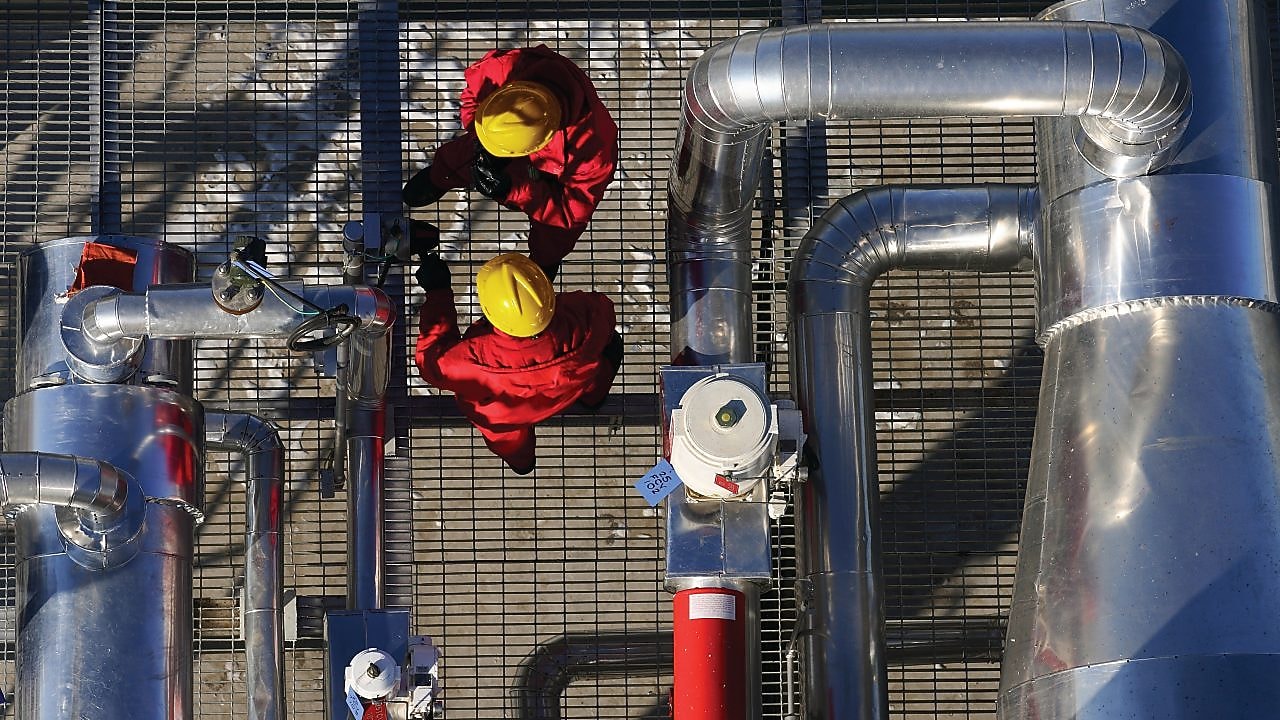 Two Shell employee working at process facility in China