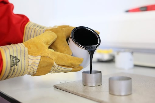 Testing a Shell Bitumen sample