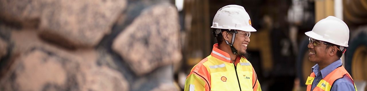 Lube experts discuss environmental catalysts with one another.