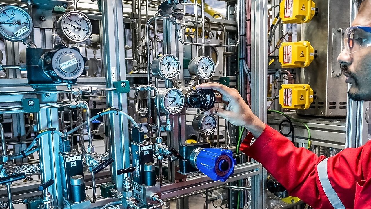 Shell scientist observes pressure dials Bangalore