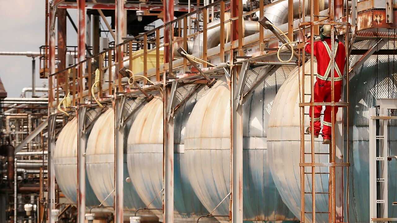 Shell Sarnia, Ontario, Canada 2014 Workers outside the Crude #3 reactors