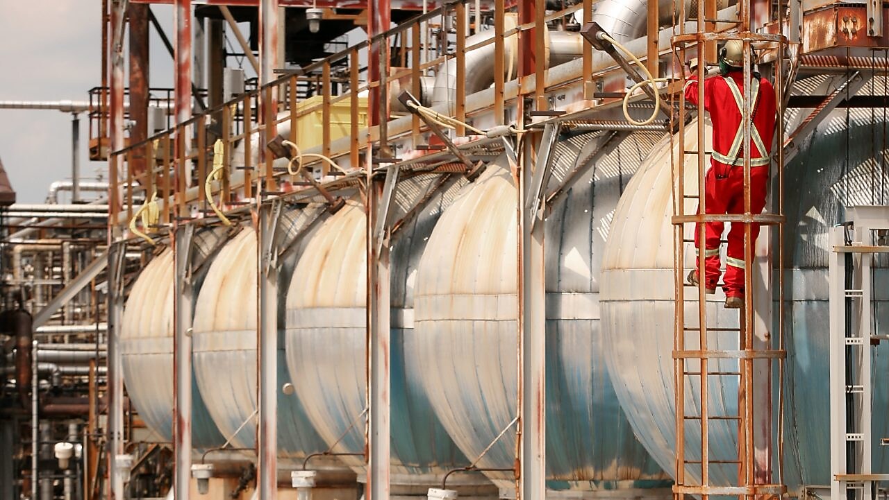 Shell Sarnia, Ontario, Canada 2014 Workers outside the Crude #3 reactors