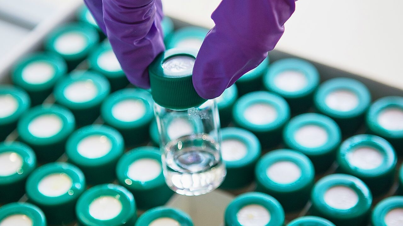 Shell employee pulls C4 stream sample at CNCM lab