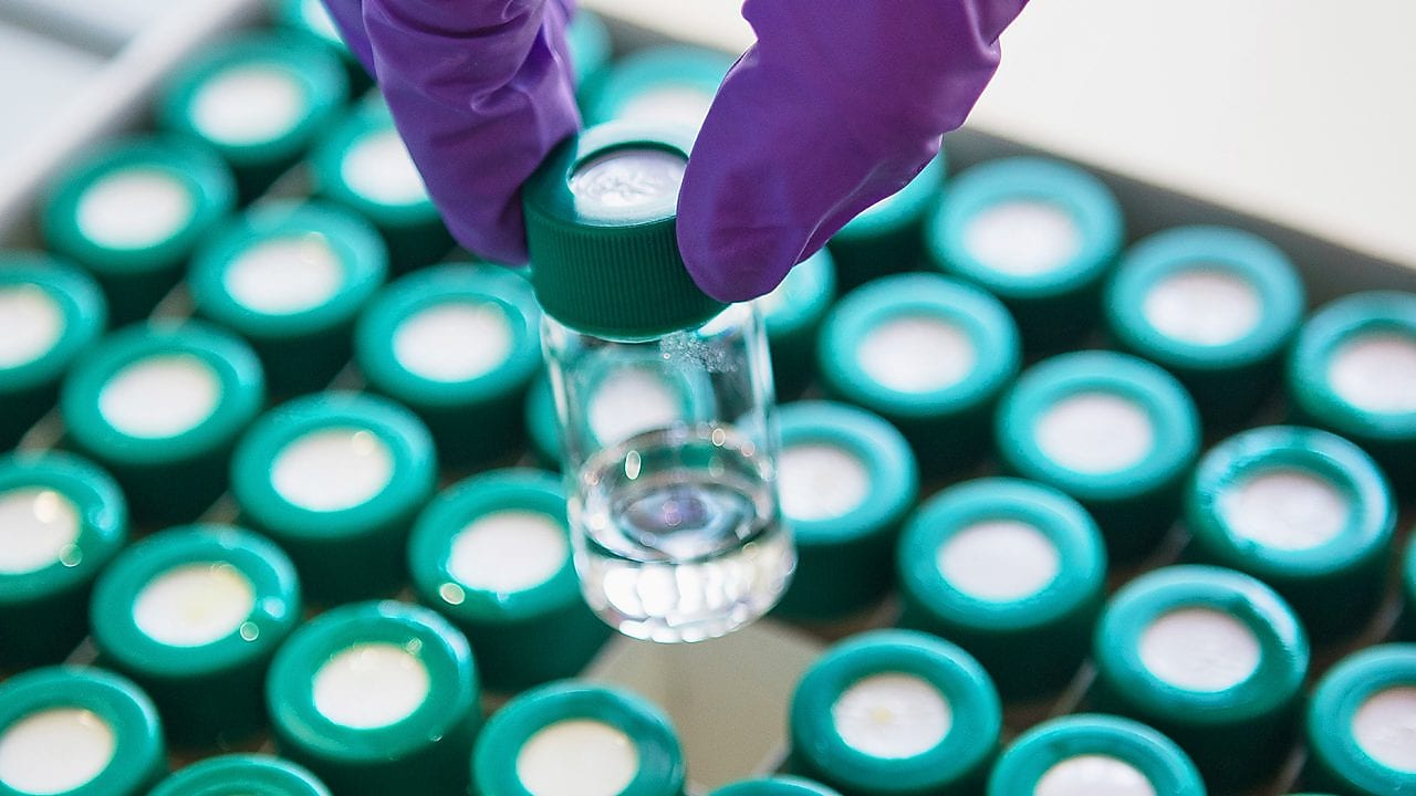 Shell employee pulls C4 stream sample at CNCM lab