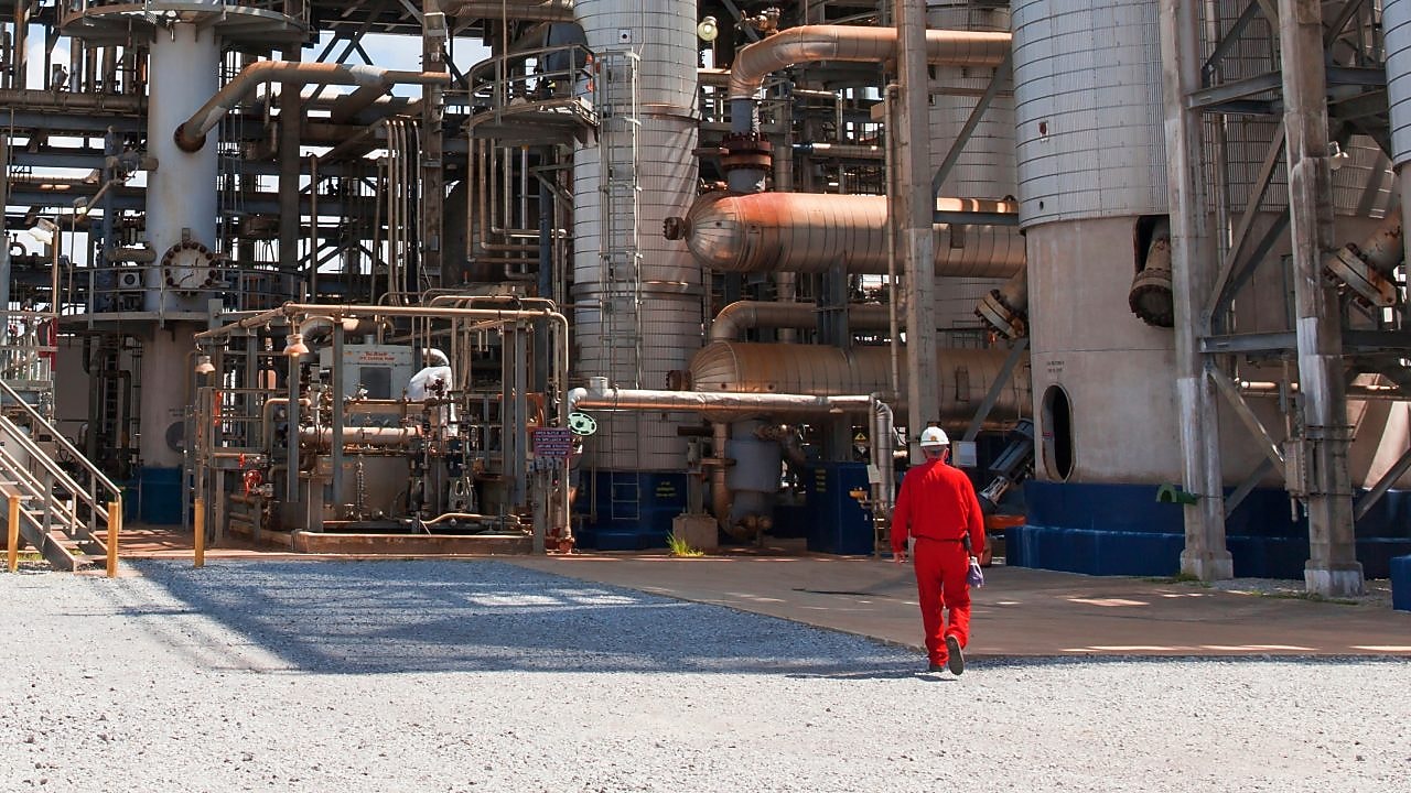 Naphtha cracking operator makes rounds at Shell Chemical unit