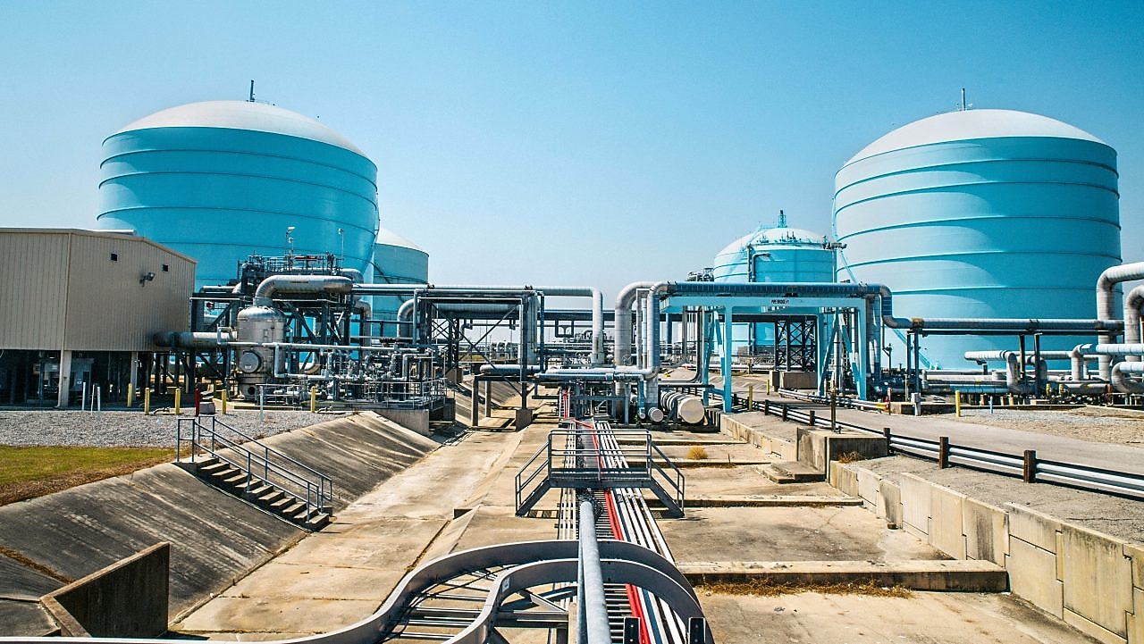 LNG tanks and infrastructure in Elba.