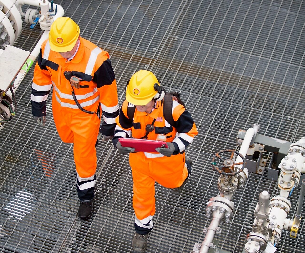 Lube oils expert performs maintenance.