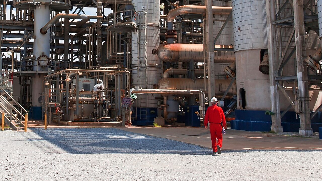 Naphtha cracking operator makes rounds at Shell Chemical unit