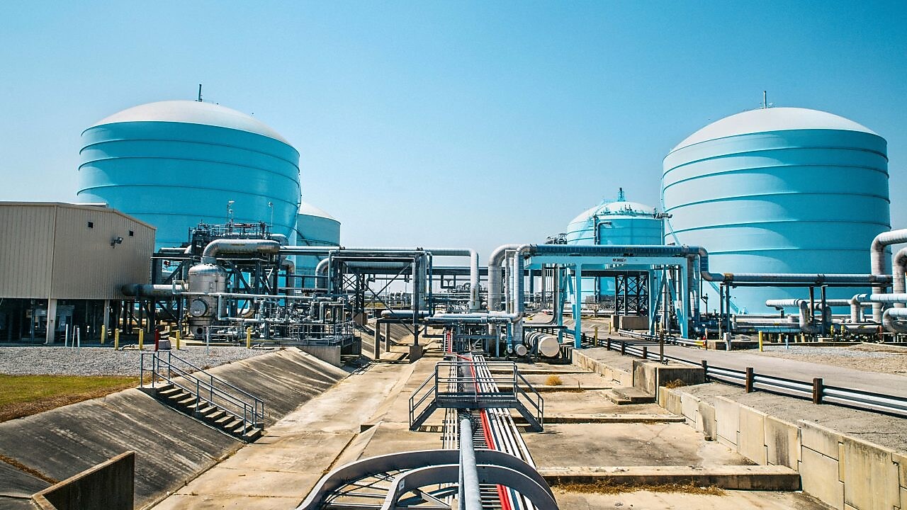 LNG tanks and infrastructure in Elba.