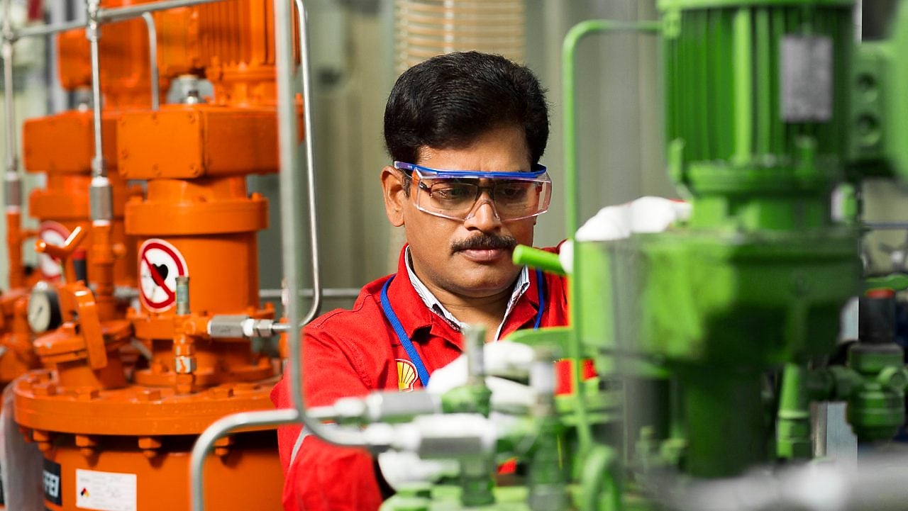 Laboratory worker in Shell laboratory at Shell Technology Centre Bangalore