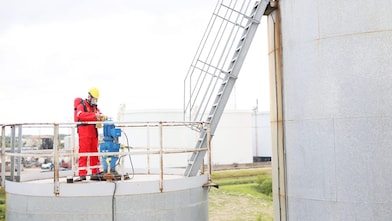 Shell operator on top of biomass to fuels Bitumen tank taking stock
