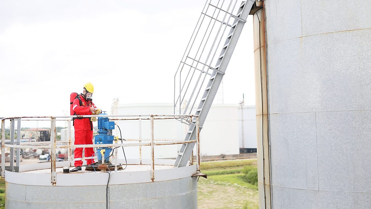 Shell operator on top of biomass to fuels Bitumen tank taking stock
