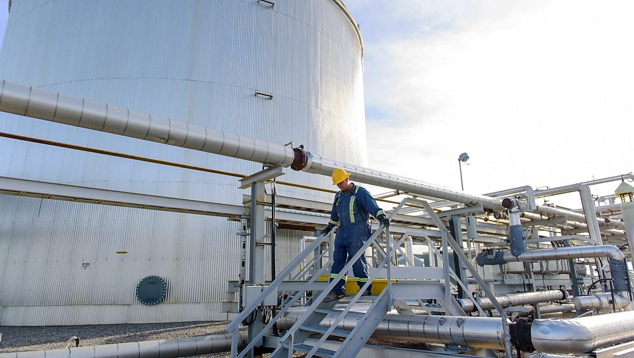 Sulphur recovery technologist leaves plant