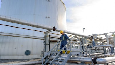 Sulphur recovery technologist leaves plant
