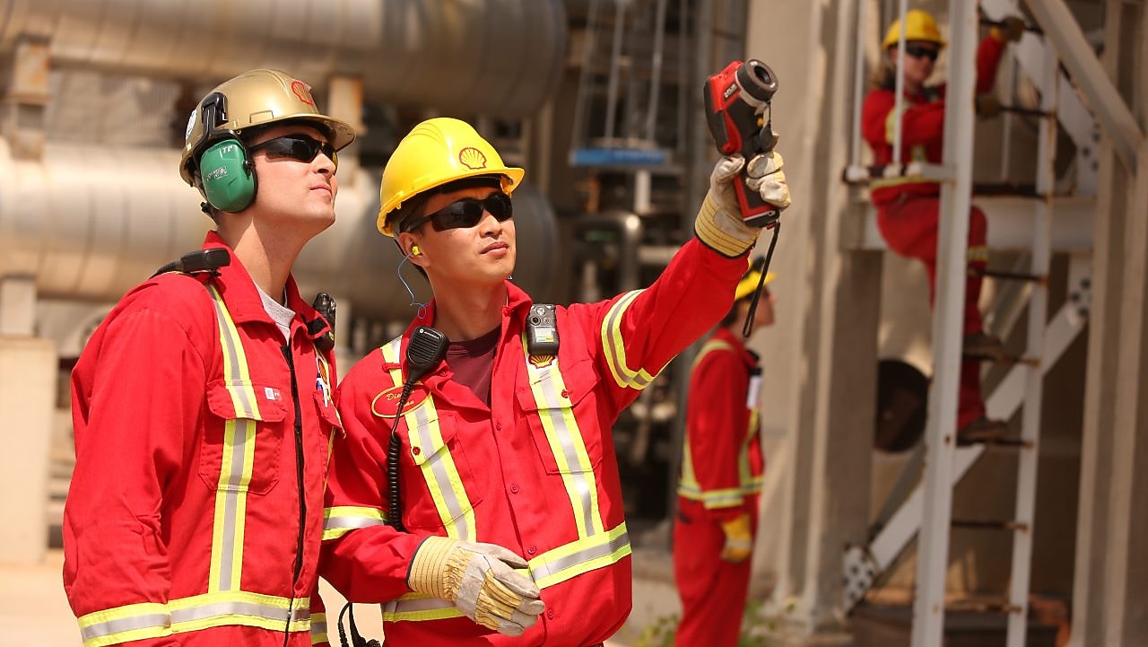 Shell employees discussing SCOT process best practices