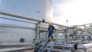 Operatives review sulphur degassing performance during inspection