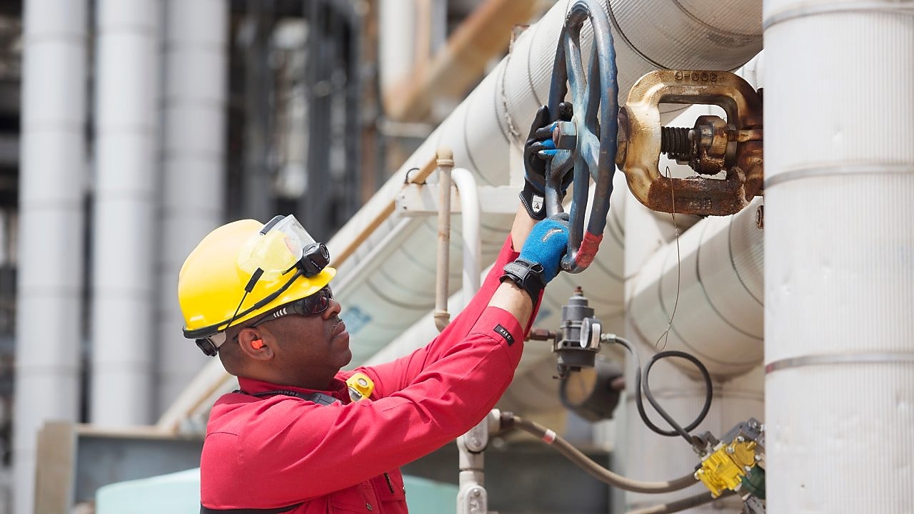 Process operator closing valve for CANSOLV at a Louisiana plant