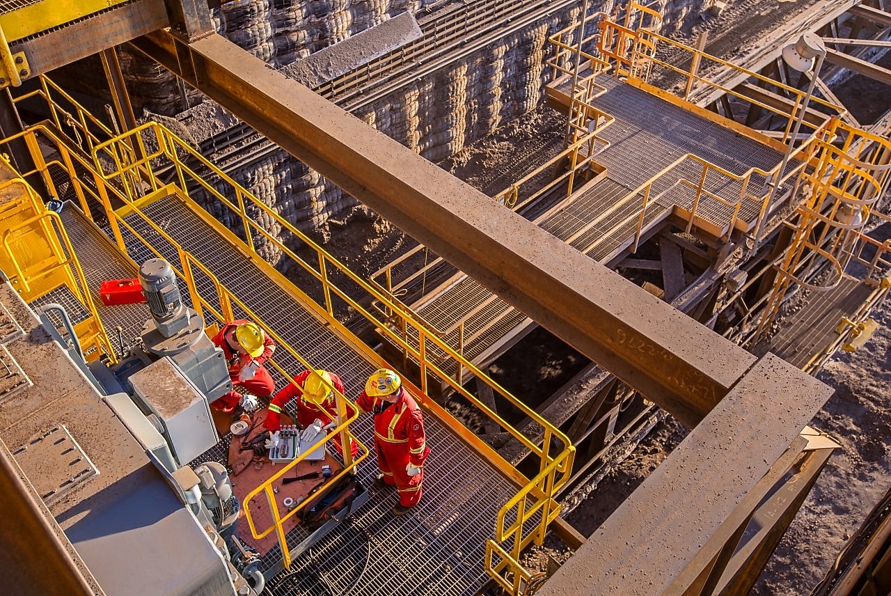 Shell Operator on top of a Shell Bitumen tank during SCOT process