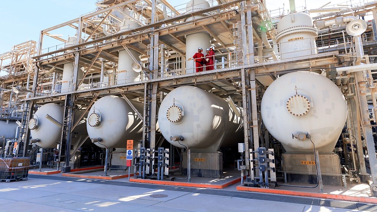 Employees in the Feed Gas Processing area for Sulferox