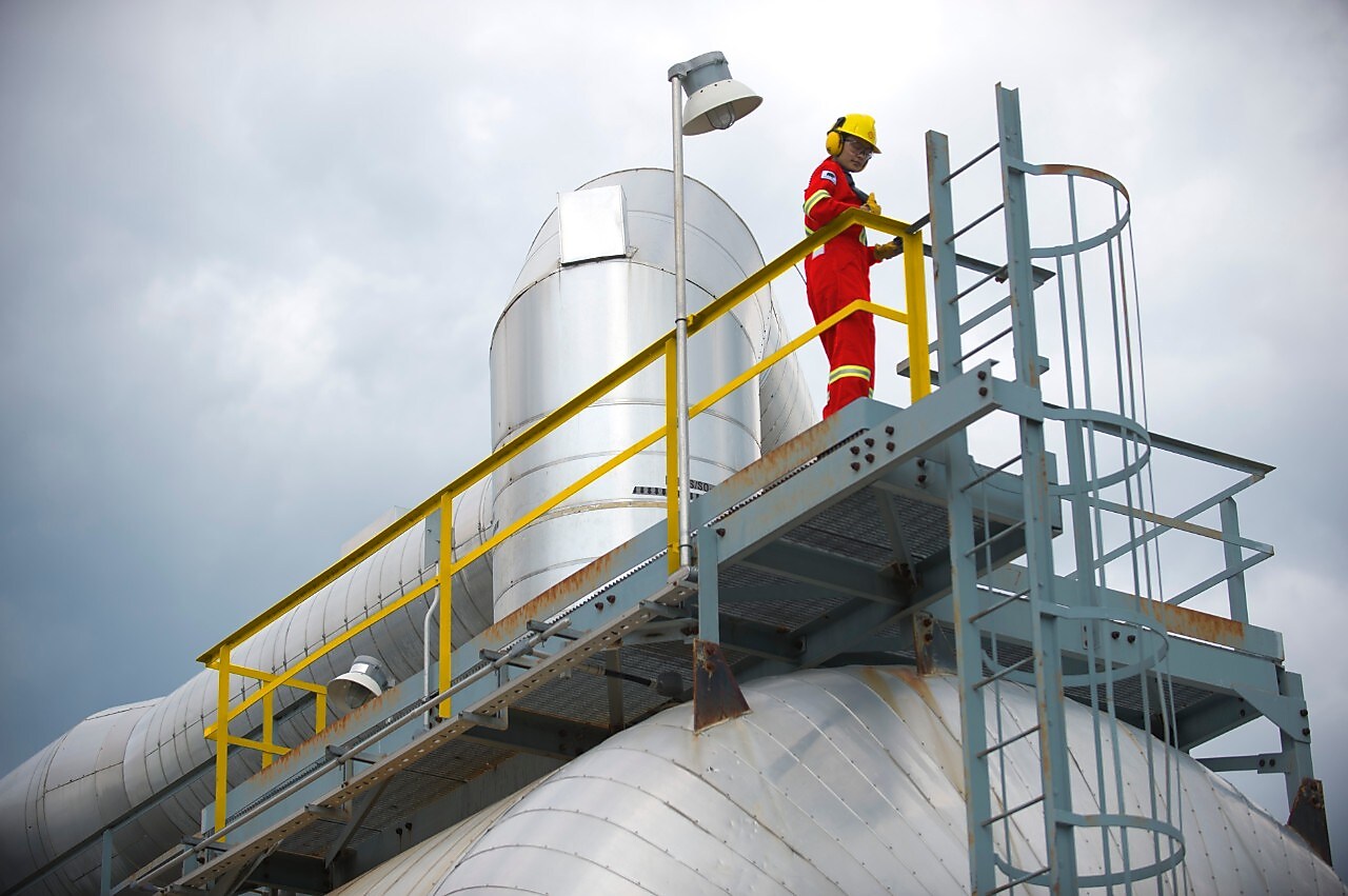 Sulfinol employee on Sulphur tank in Alberta