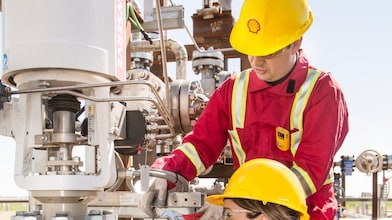 Ethylene oxide production employees working at the Nanhai facility