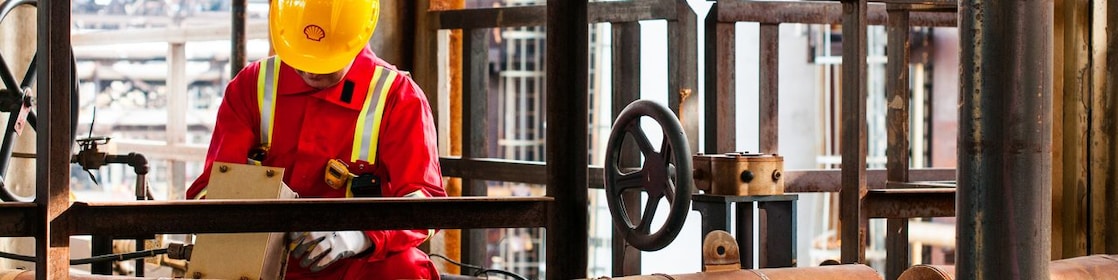 Onsite engineer completes maintenance on the Residue Hydro-Conversion Unit at Shell Scotford Upgrader