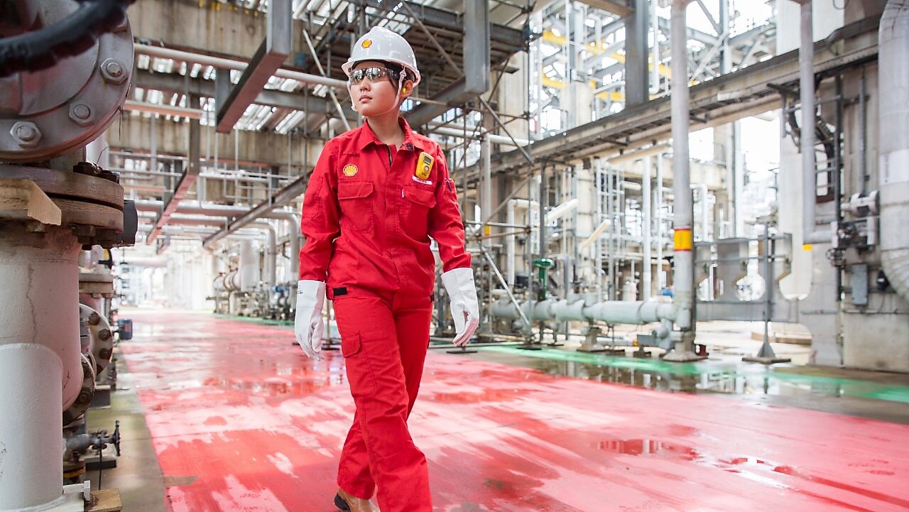 Shell Employee going to a recently install distributor tray