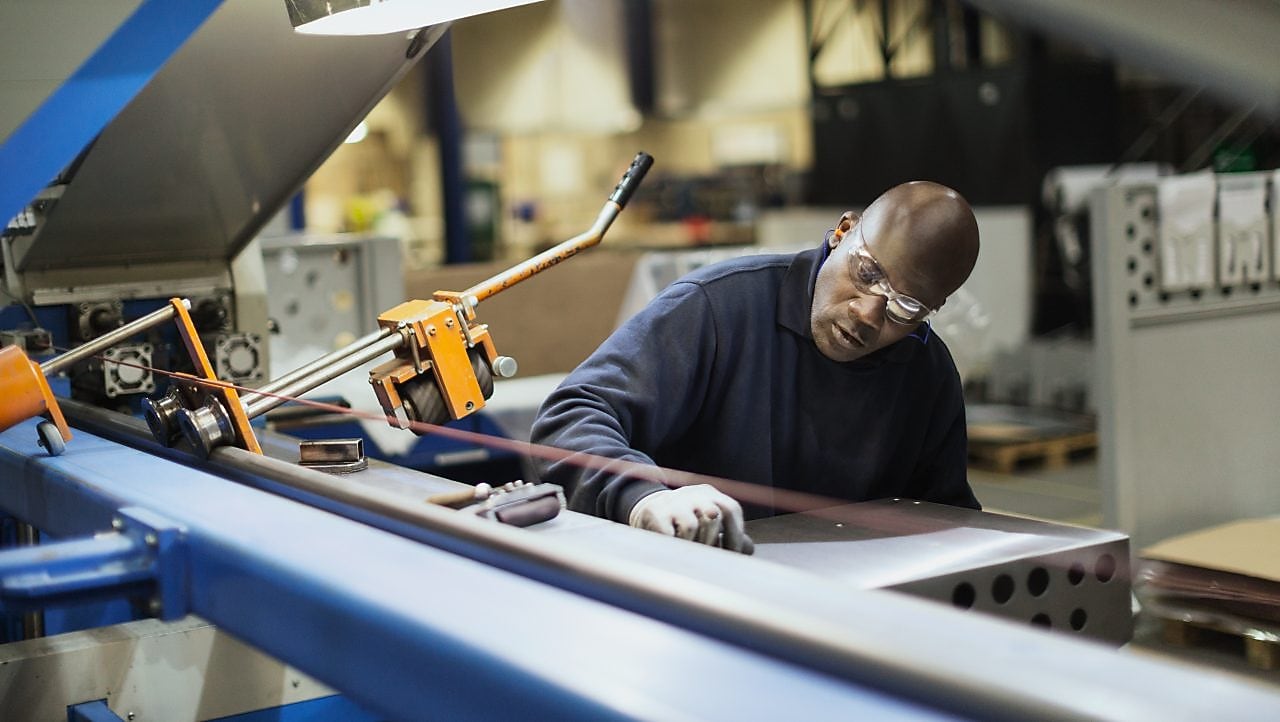 壳牌专家在使用机器前精确地画了一条线。