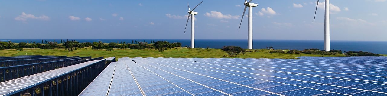 风力涡轮机和太阳能板