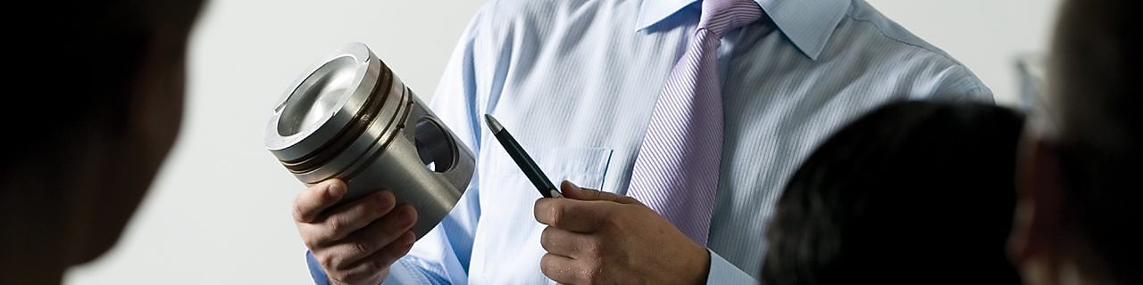 参加会议的人士