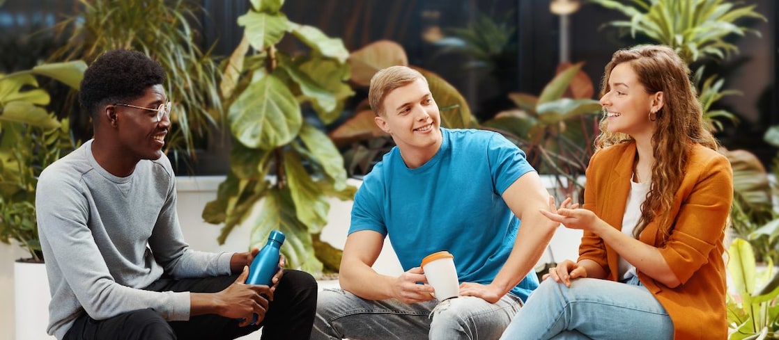 会议中的壳牌同事