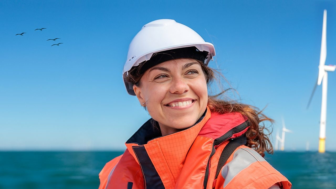 壳牌员工在户外工作