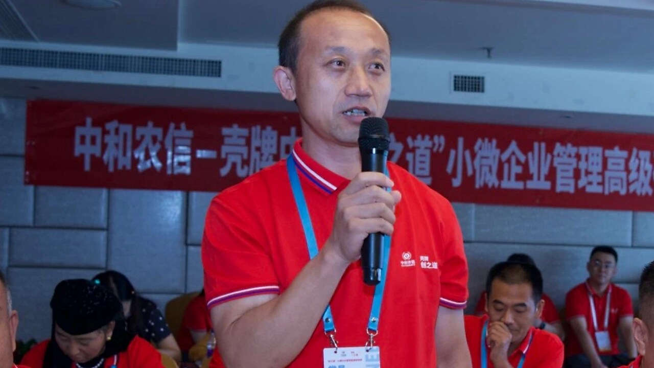 何振兴在创志道课堂上发言