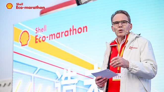 图注：壳牌集团董事长安德鲁•麦肯齐爵士 （Sir Andrew Mackenzie）现场发言