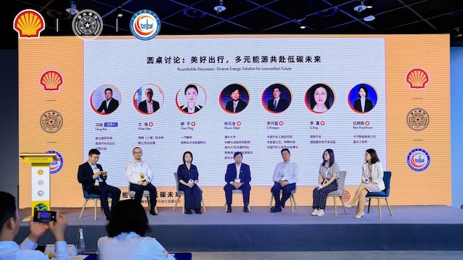 圆桌论坛嘉宾合照