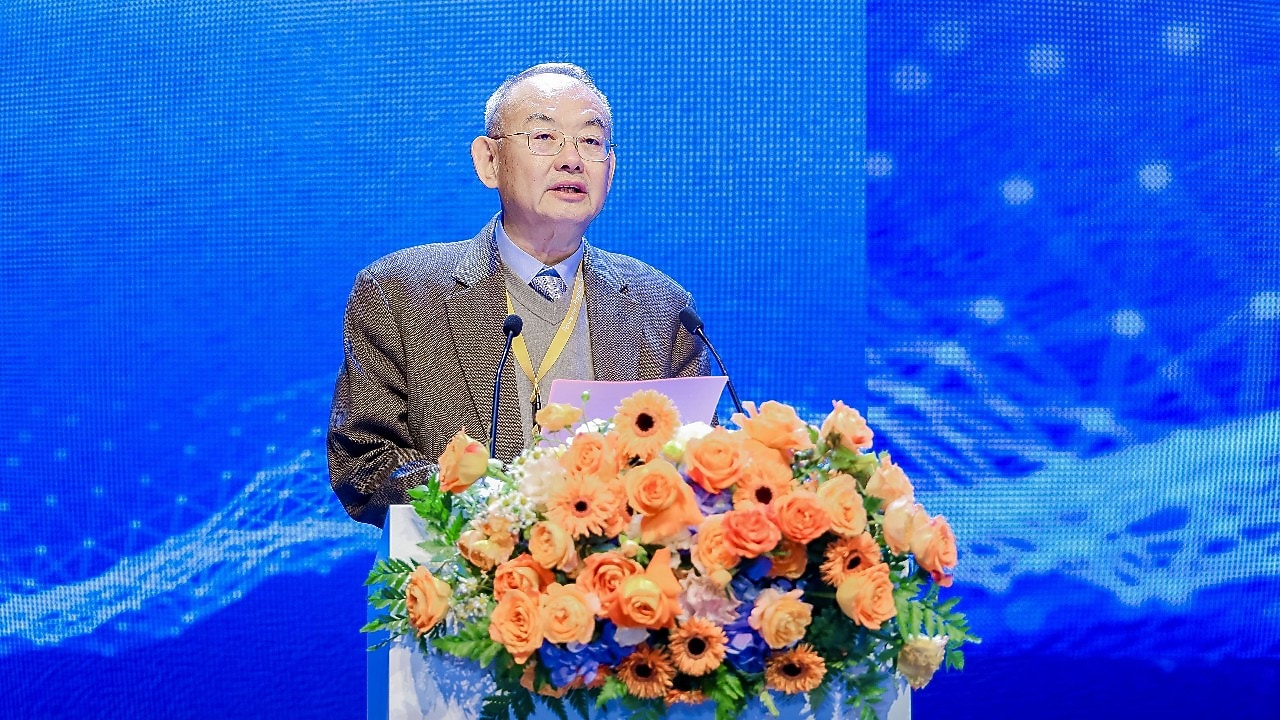 图注：中国科学院院士、北京大学能源研究院院长金之钧