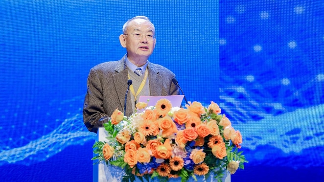 图注:中国科学院院士、北京大学能源研究院院长金之钧