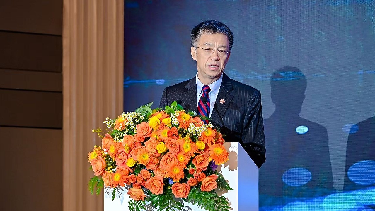 图注：清华大学校务委员会副主任史宗恺现场发言