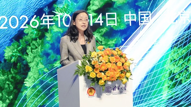 图注：壳牌集团执行副总裁、壳牌中国集团主席、壳牌润滑油东北亚业务总裁曲雪梅发表致辞