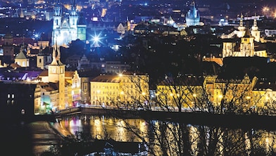 夜幕下的布拉格