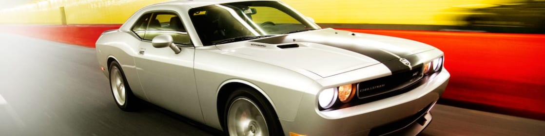 行驶在旧金山隧道中的福特野马