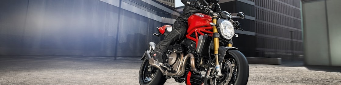 驾驶摩托车的优秀车手