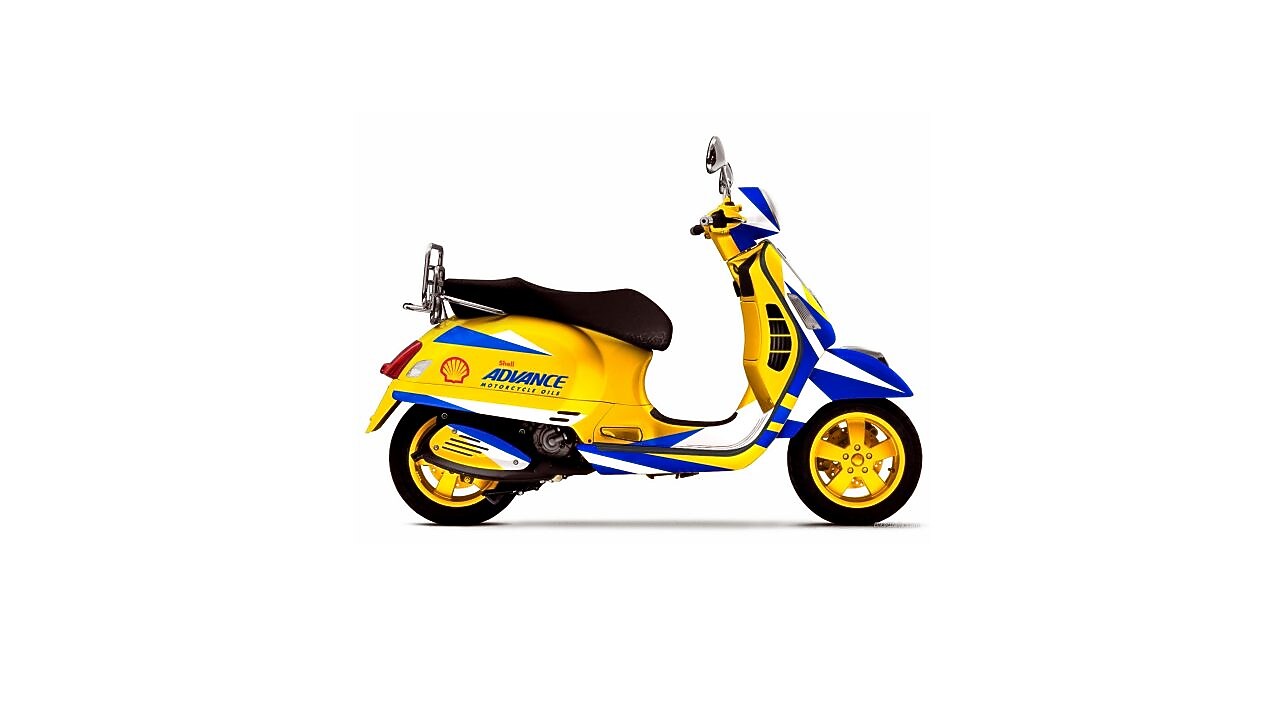 带有壳牌徽标的颜色鲜艳的踏板车