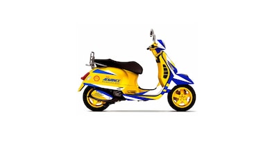 带有壳牌徽标的颜色鲜艳的踏板车