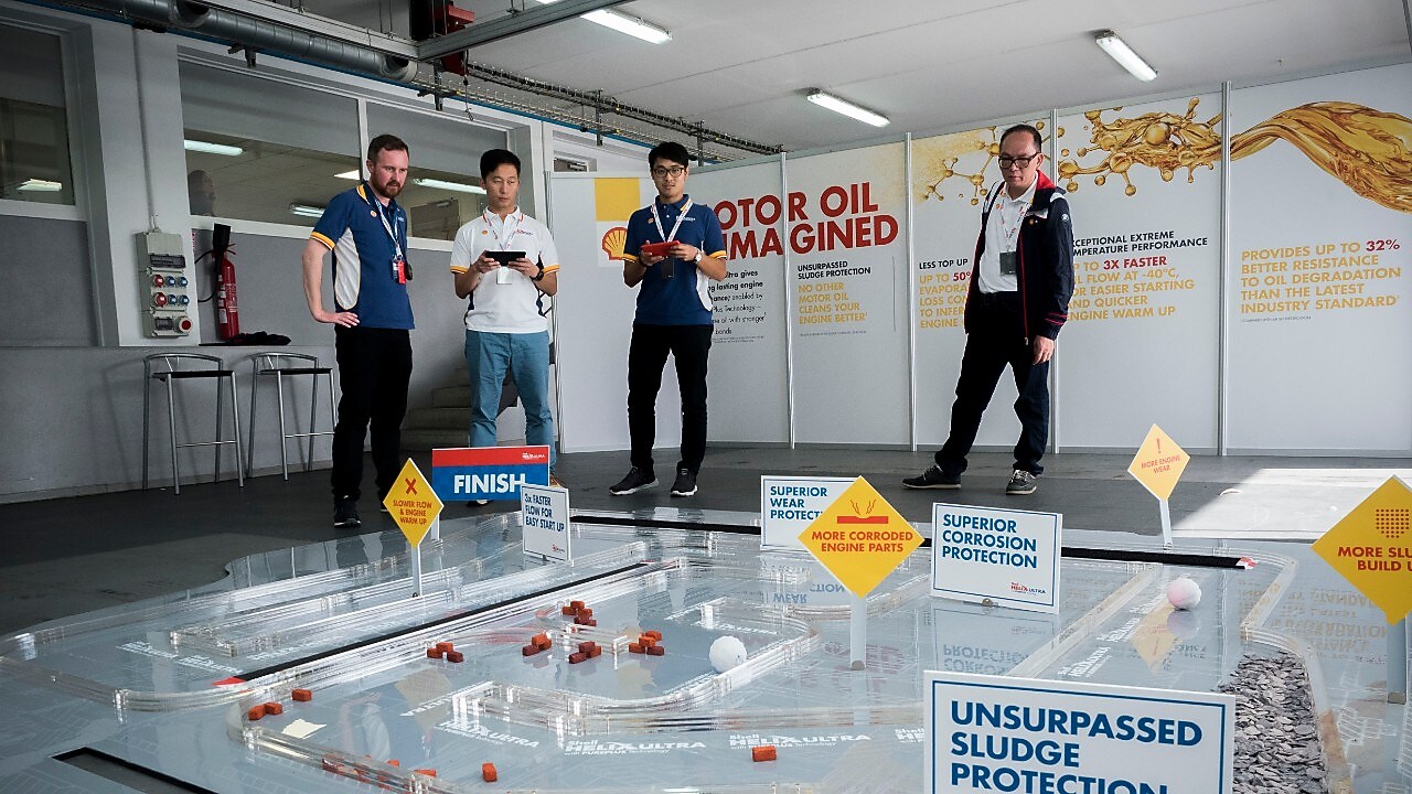 精彩的机器人对战，挑战者们见证了壳牌喜力的超凡实力！