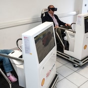 挑战当天，选手们来到喜力工坊，体验一段奇妙的VR旅程。