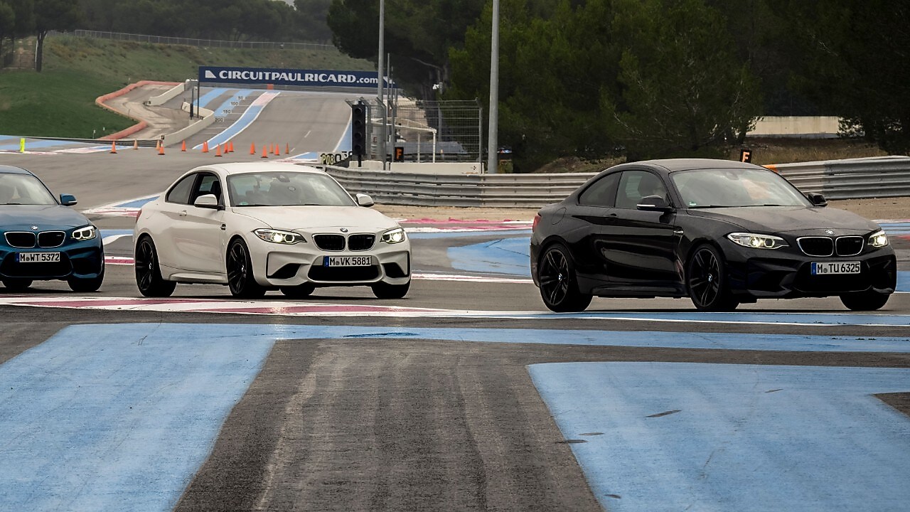 赛车的轰鸣、引擎的咆哮，一辆辆赛车在保罗里卡德赛道上演速度与激情。