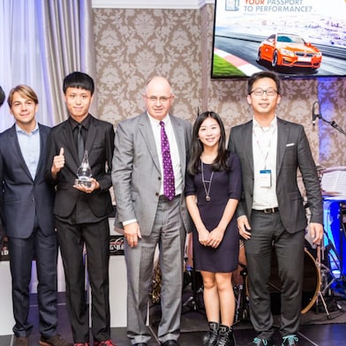 挑战者们来到法罗宫（Palais du Pharo）参加2016壳牌喜力颁奖典礼。