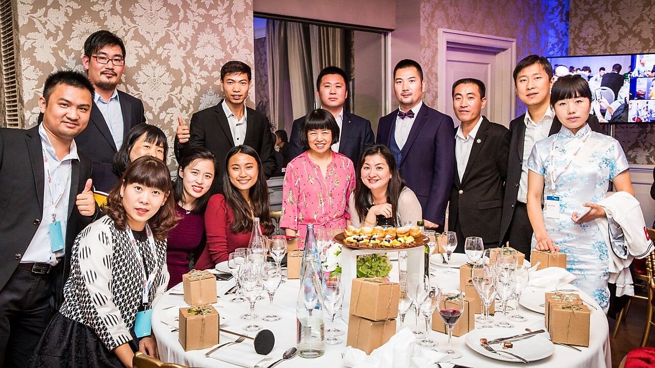 挑战者们在晚宴上集体合影，与壳牌的缘分还将继续！