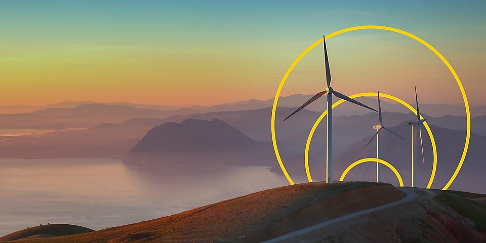 照片：一座山上有三台风力涡轮机，带有“实现净零排放”的轮廓图